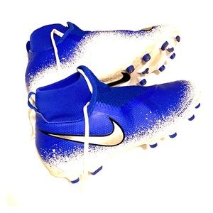 Nike Jr. Phantom Soccer Cleats